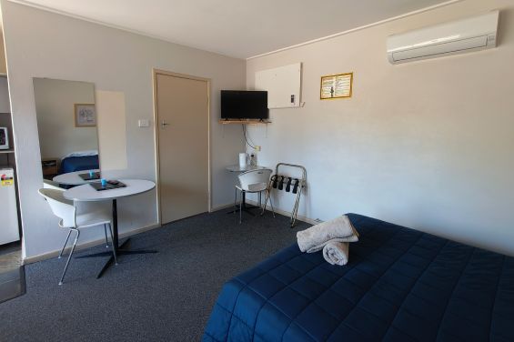 Economic Queen - queen-size bed