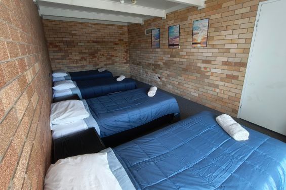 Large 2-Bedroom Unit - single beds